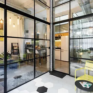  Apartment Monkeys Luxury Metaloft